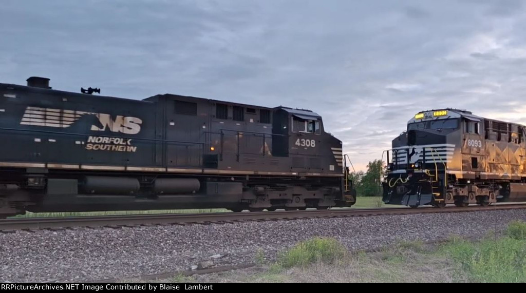 NS 99Z and NS 167 meeting at Shattuc siding